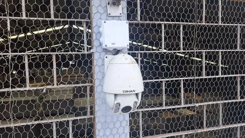 Cámara de seguridad PTZ para monitoreo de alta definición con rotación panorámica y zoom óptico